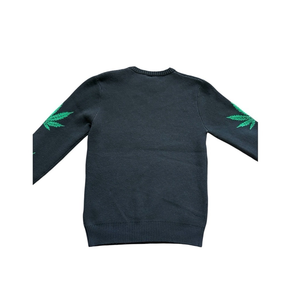 GSTR NWT Men’s Medium Crew Neck Black Skull Sweater with Green Leaf Design - Picture 3 of 5